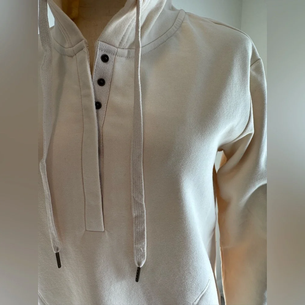 Heartloom‎ Crop Hoodie Sweater
(Listing#20) - Picture 4 of 8